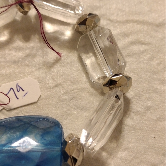 Artemis's Gems custom-made beaded bracelet with large blue gem - Picture 3 of 4